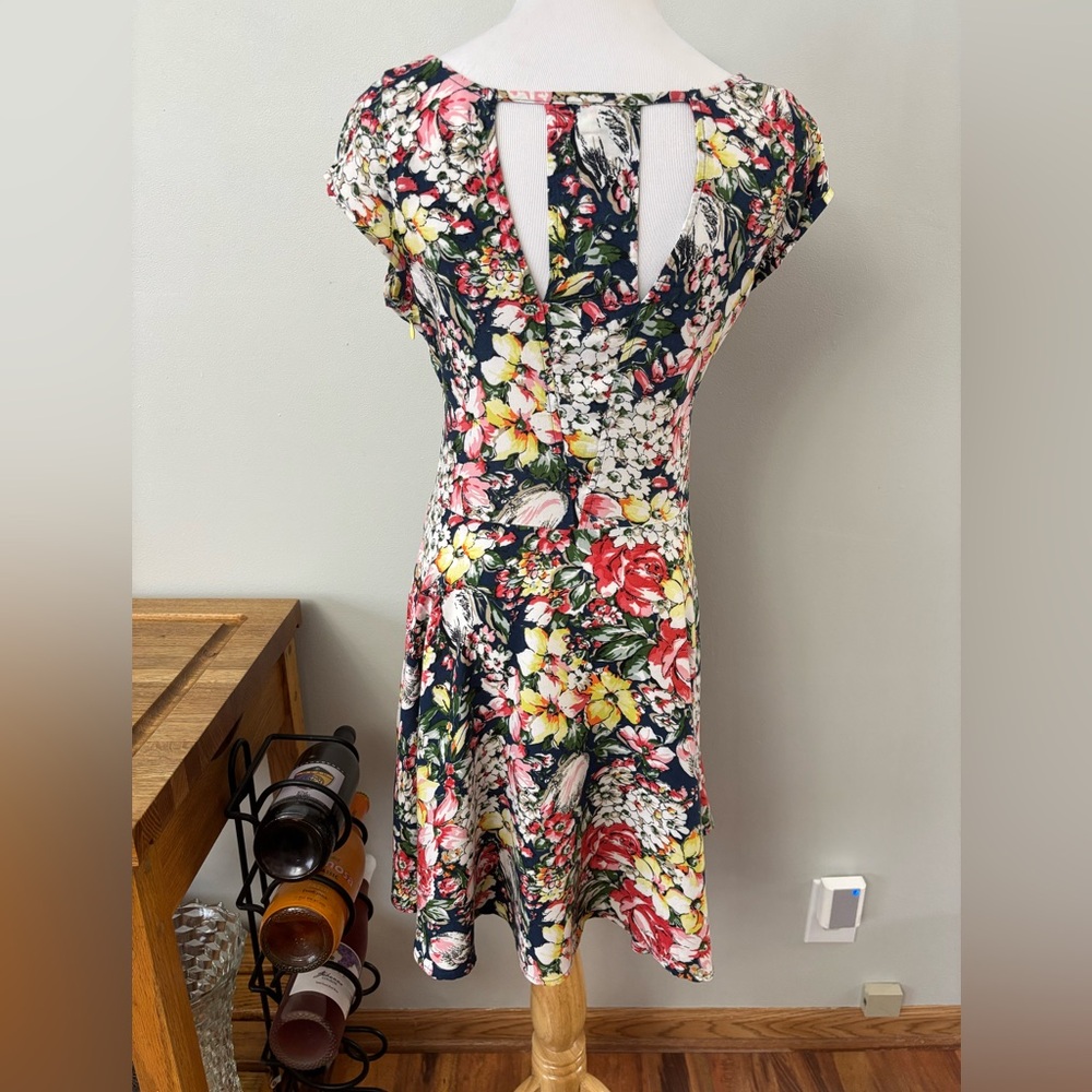 Abercrombie & Fitch light and airy summer dress, size small. 💛🩷💙💚